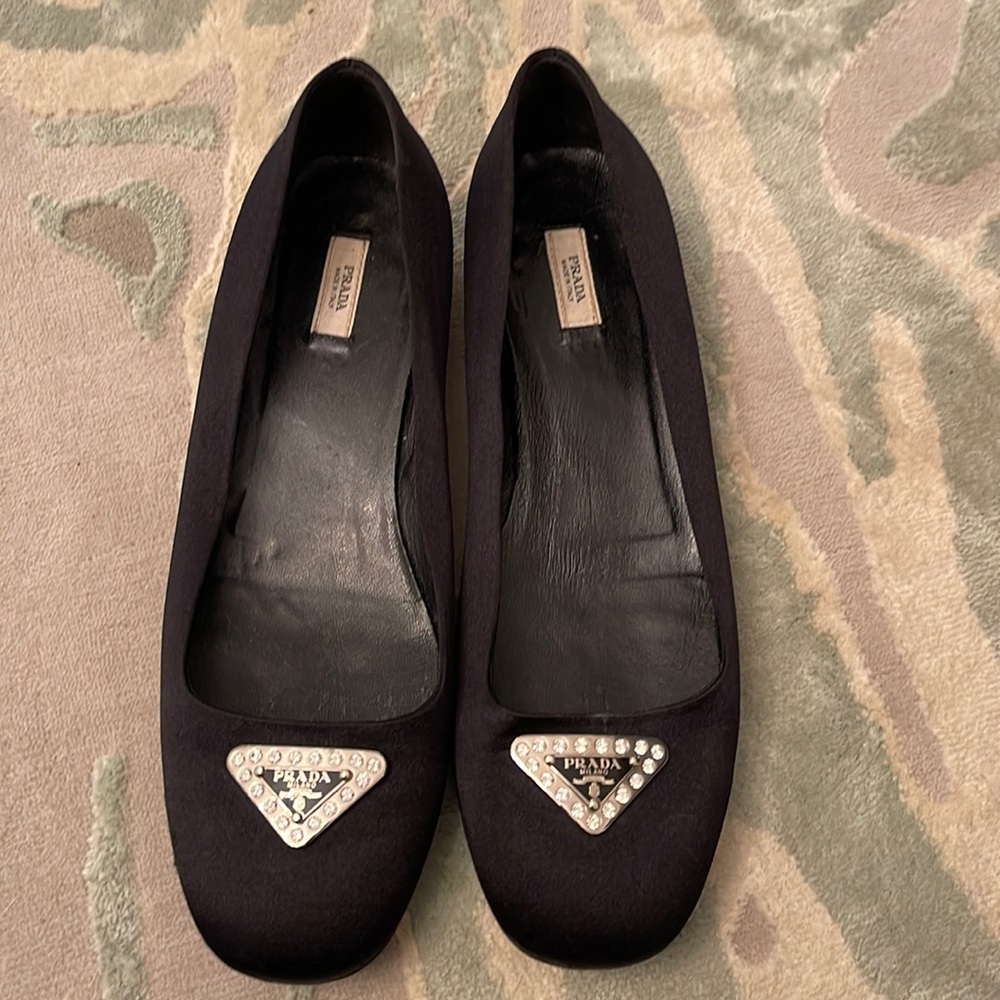 Prada flats size 37 EU Beautiful Prada flats with silky fabric and logo